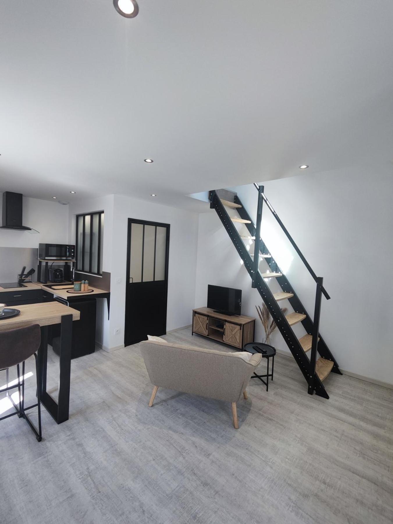 Studio Neuf Situe Au Coeur D'Un Bourg Paisible Pacé Esterno foto